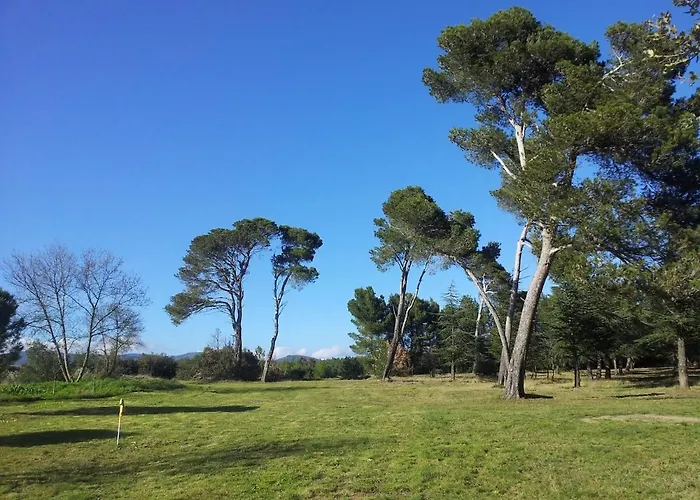 Дом отдыха Les Pins Domaine Russol Laure-Minervois