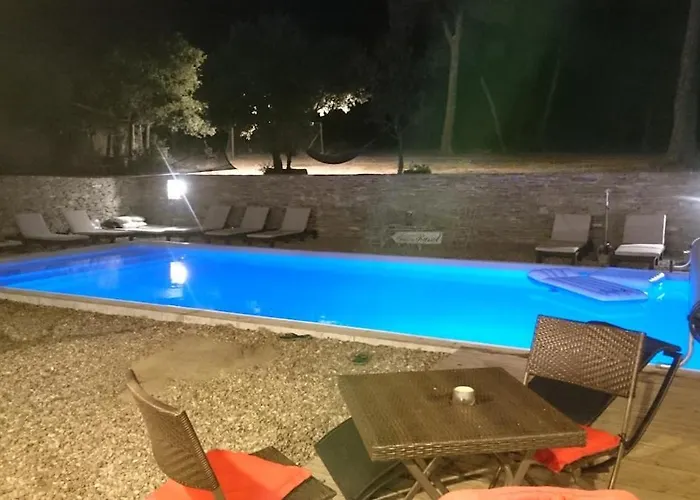 Les Pins Domaine Russol Дом отдыха Laure-Minervois